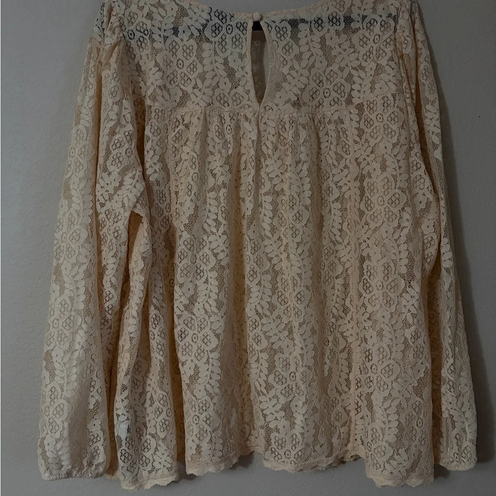 Torrid Cream Lace Blouse size 3 - Picture 6 of 9